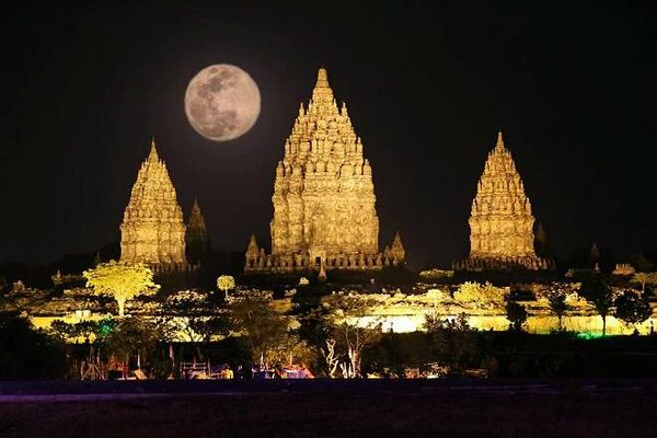 Prambanan Jazz: pagelaran jazz megah dilatarbelakangi Candi Prambanan